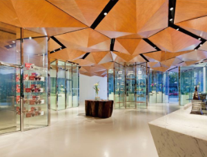 美國展臺(tái)設(shè)計(jì)公司如何在展臺(tái)搭建中合理利用玻璃材料的？